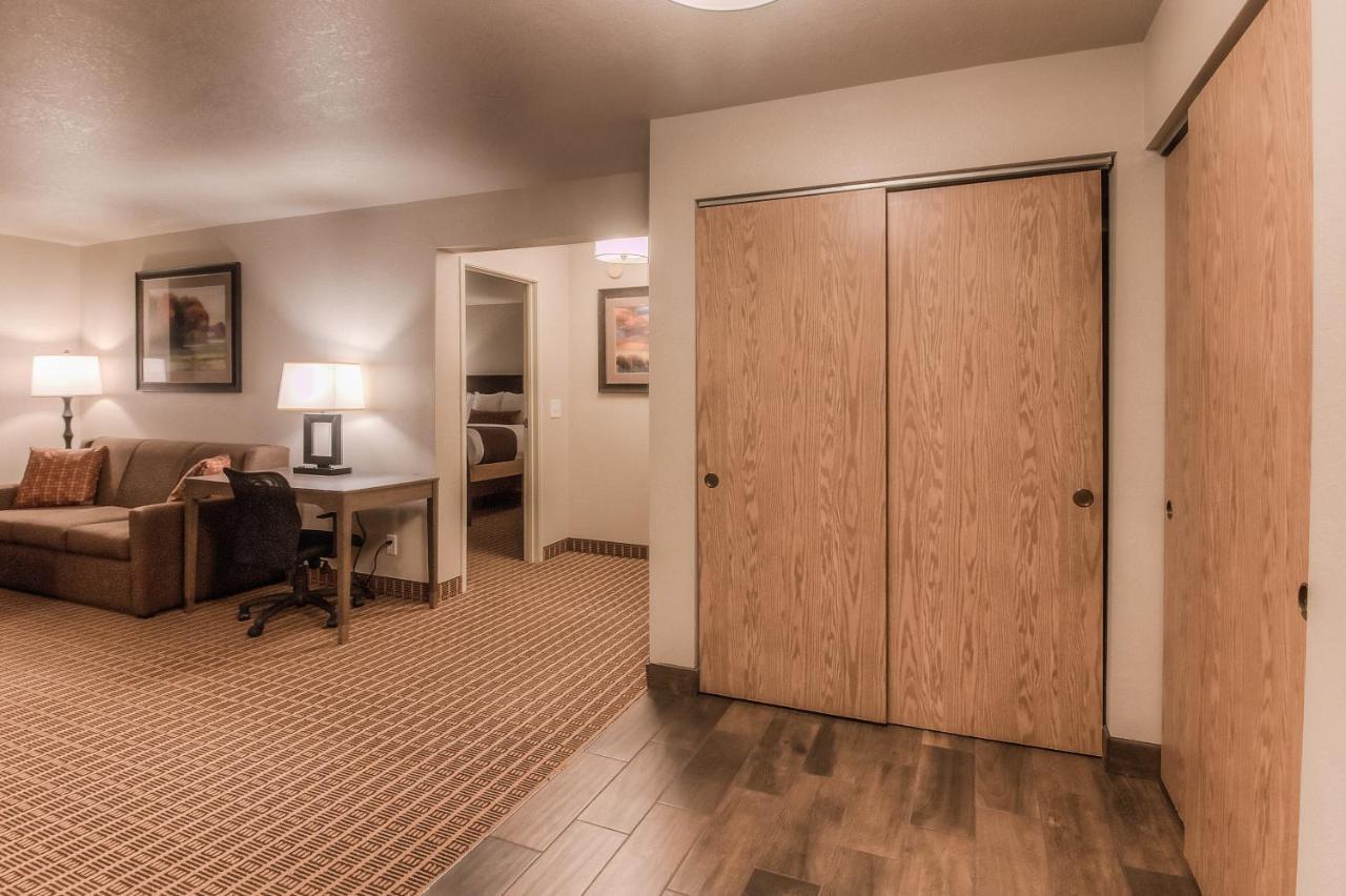 Best Western Plus Yakima Hotel Exterior photo