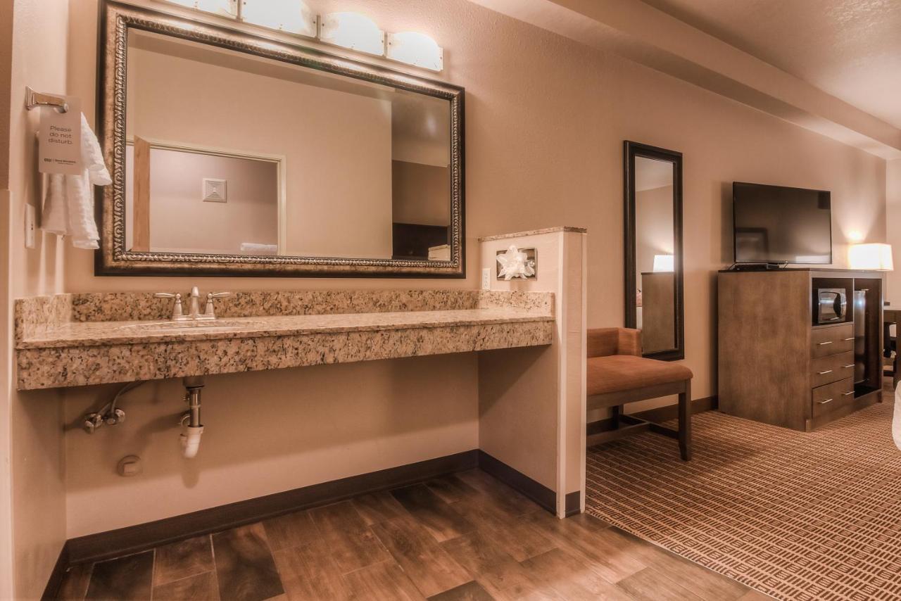 Best Western Plus Yakima Hotel Exterior photo