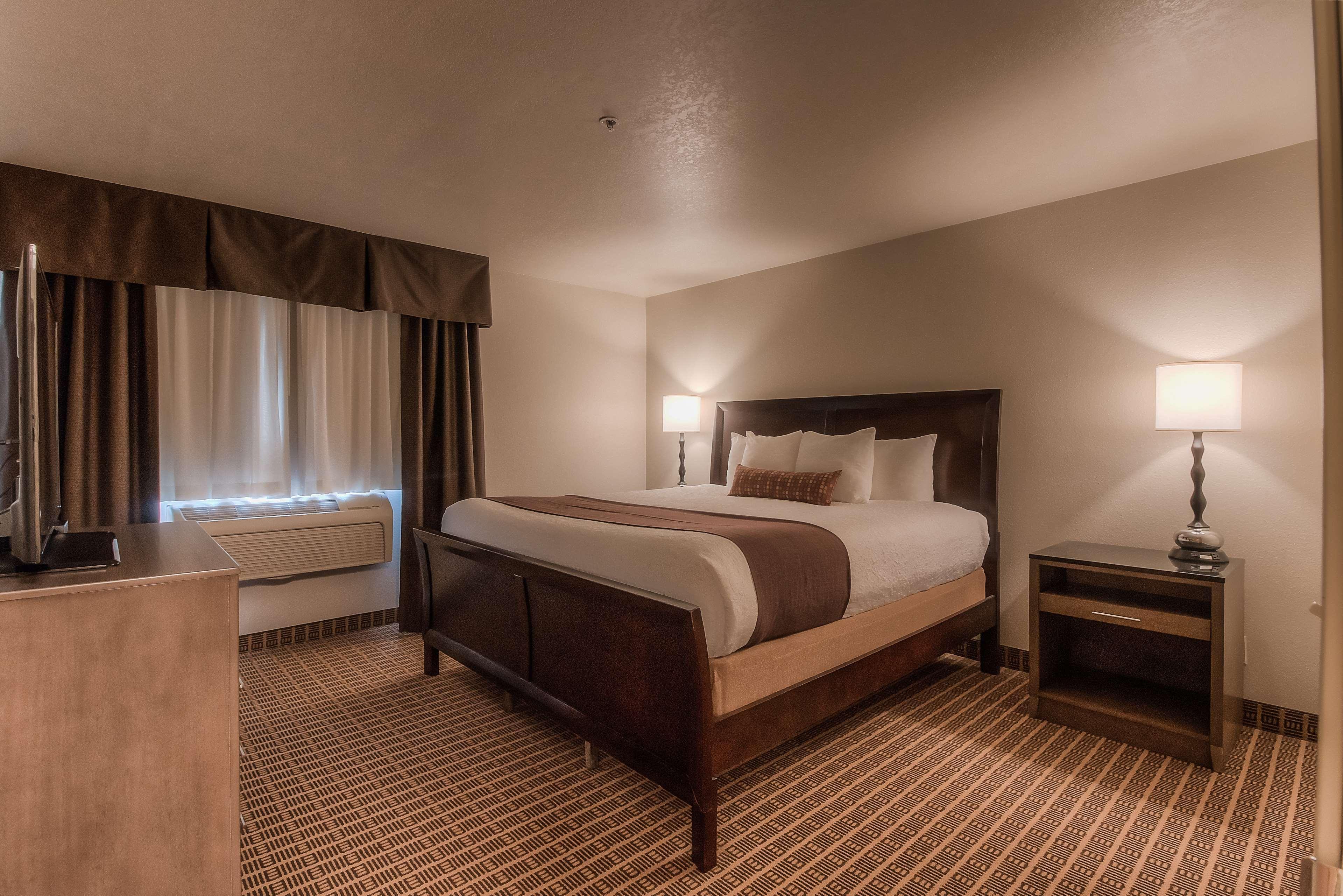 Best Western Plus Yakima Hotel Exterior photo