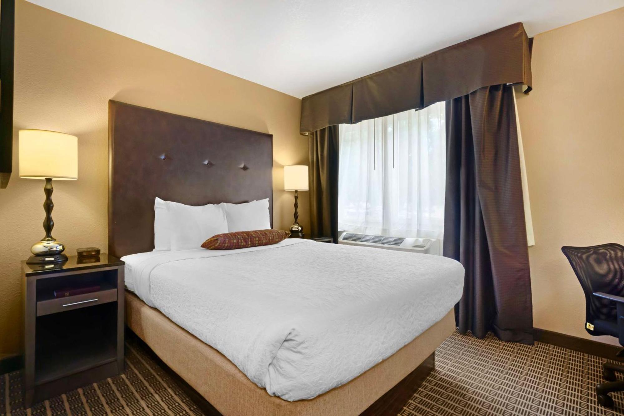 Best Western Plus Yakima Hotel Exterior photo