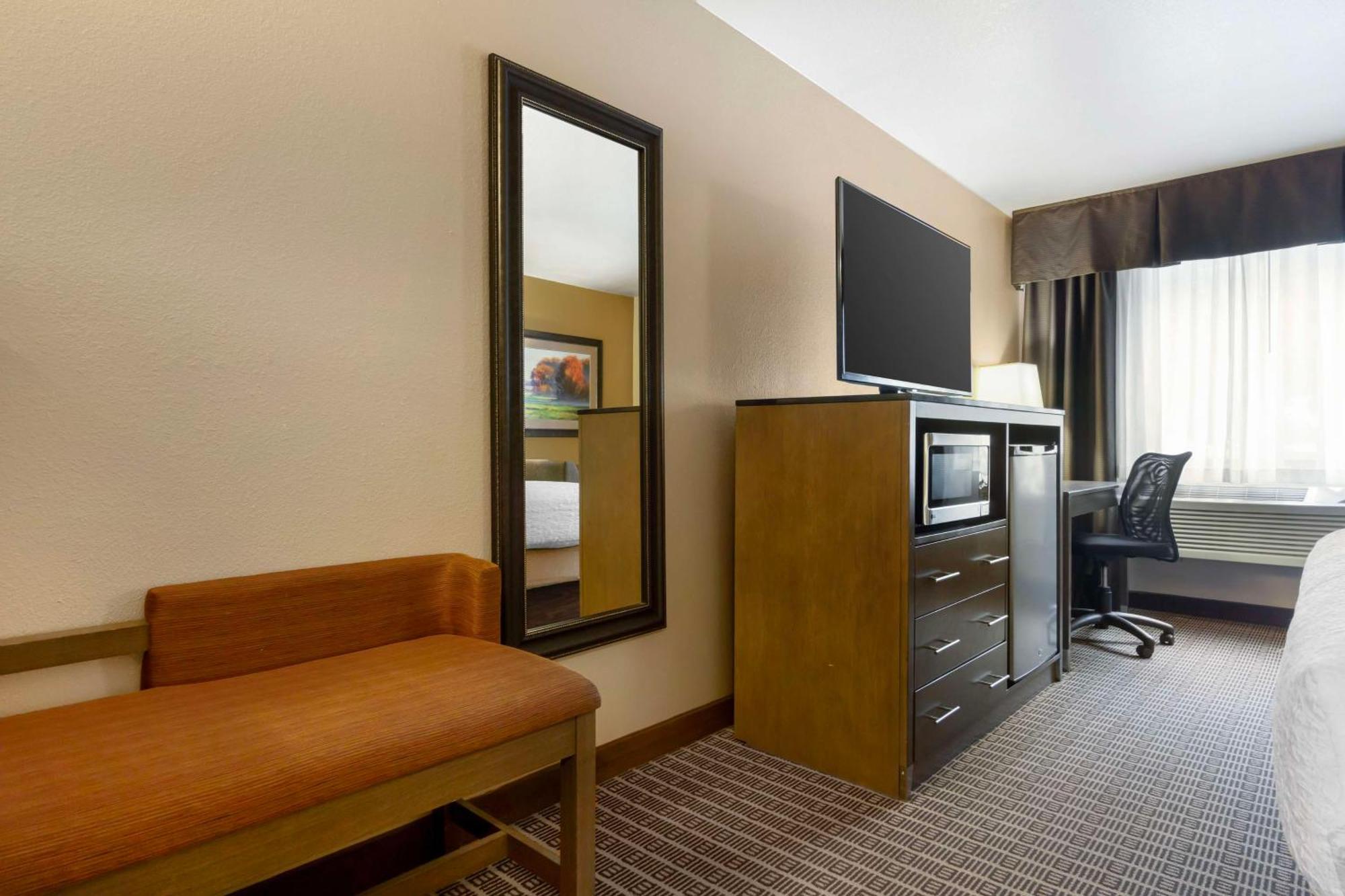 Best Western Plus Yakima Hotel Exterior photo