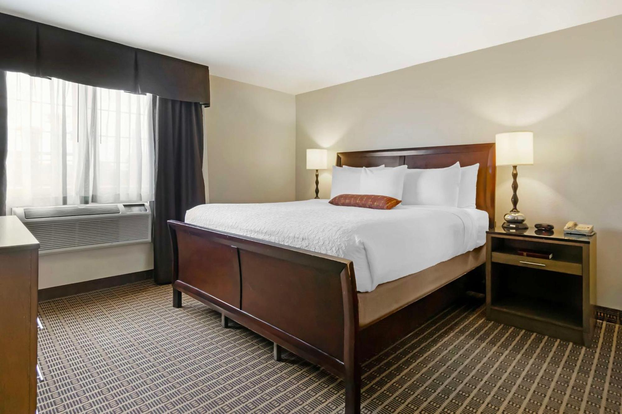 Best Western Plus Yakima Hotel Exterior photo
