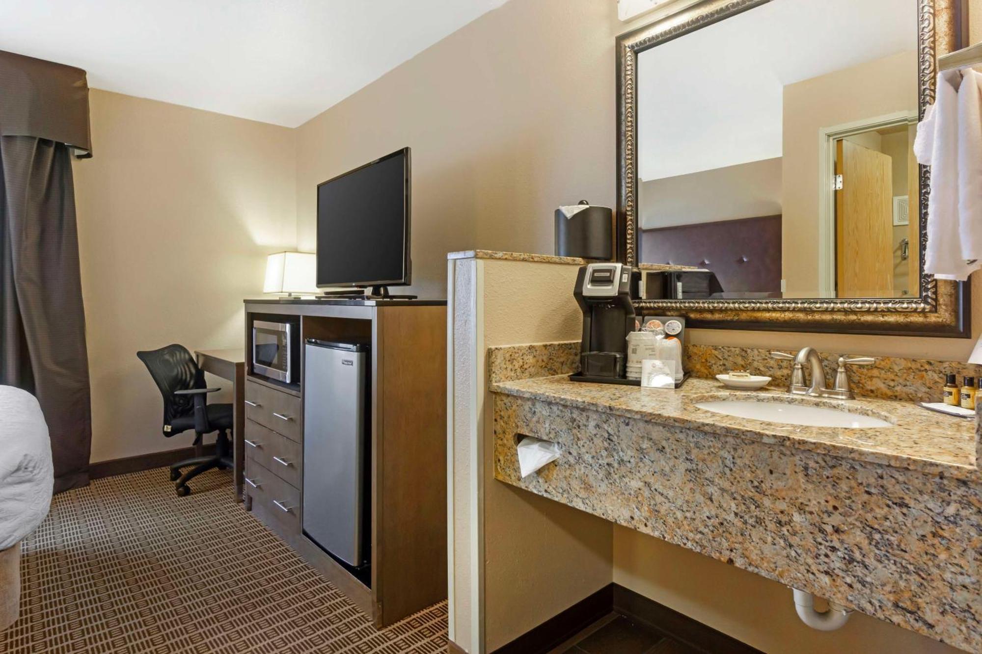 Best Western Plus Yakima Hotel Exterior photo