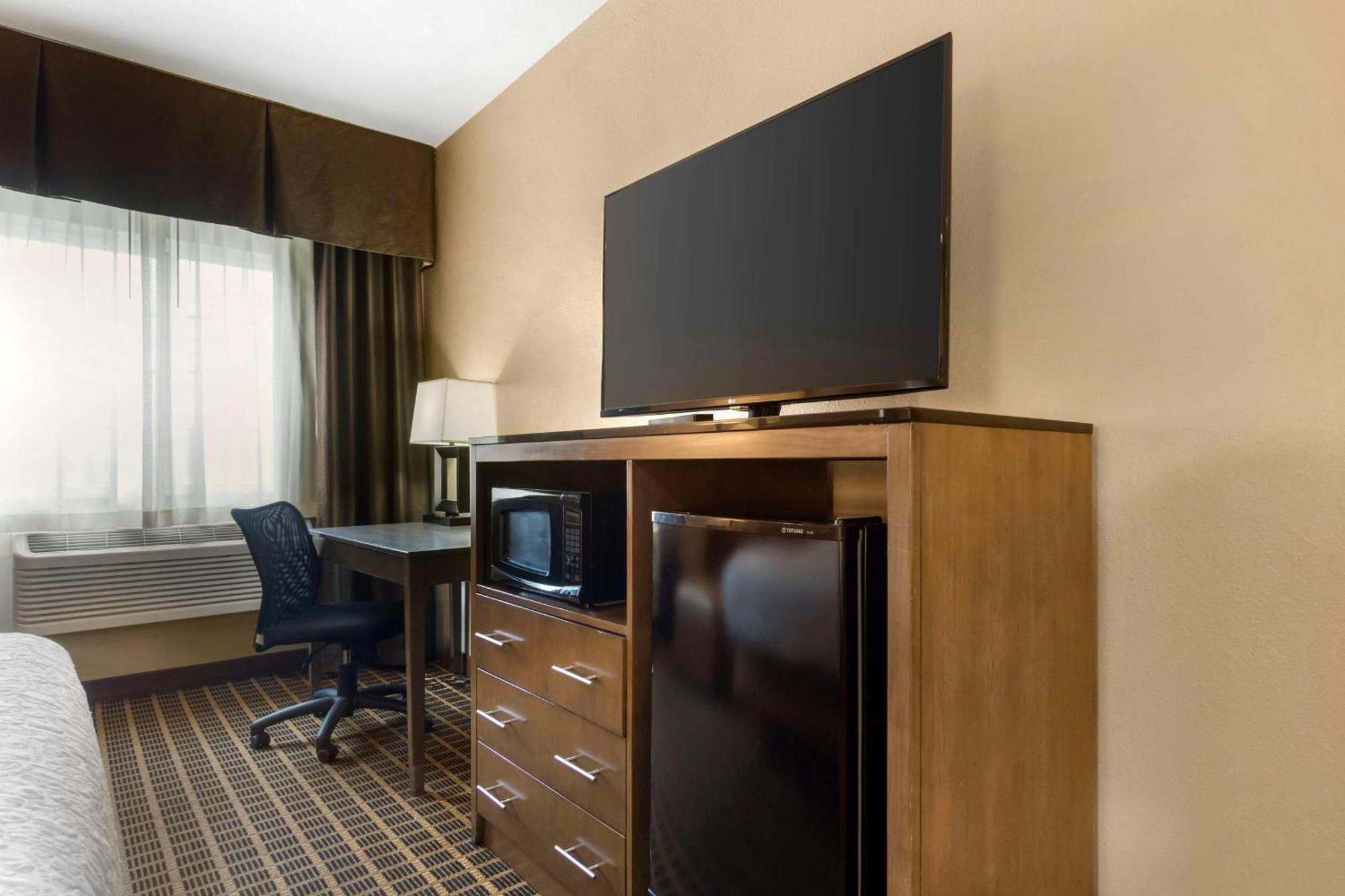 Best Western Plus Yakima Hotel Exterior photo