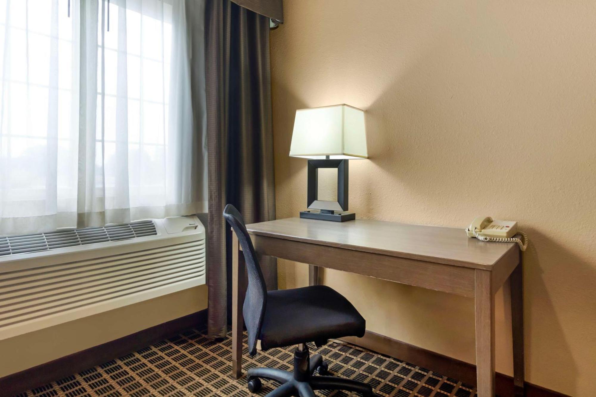 Best Western Plus Yakima Hotel Exterior photo