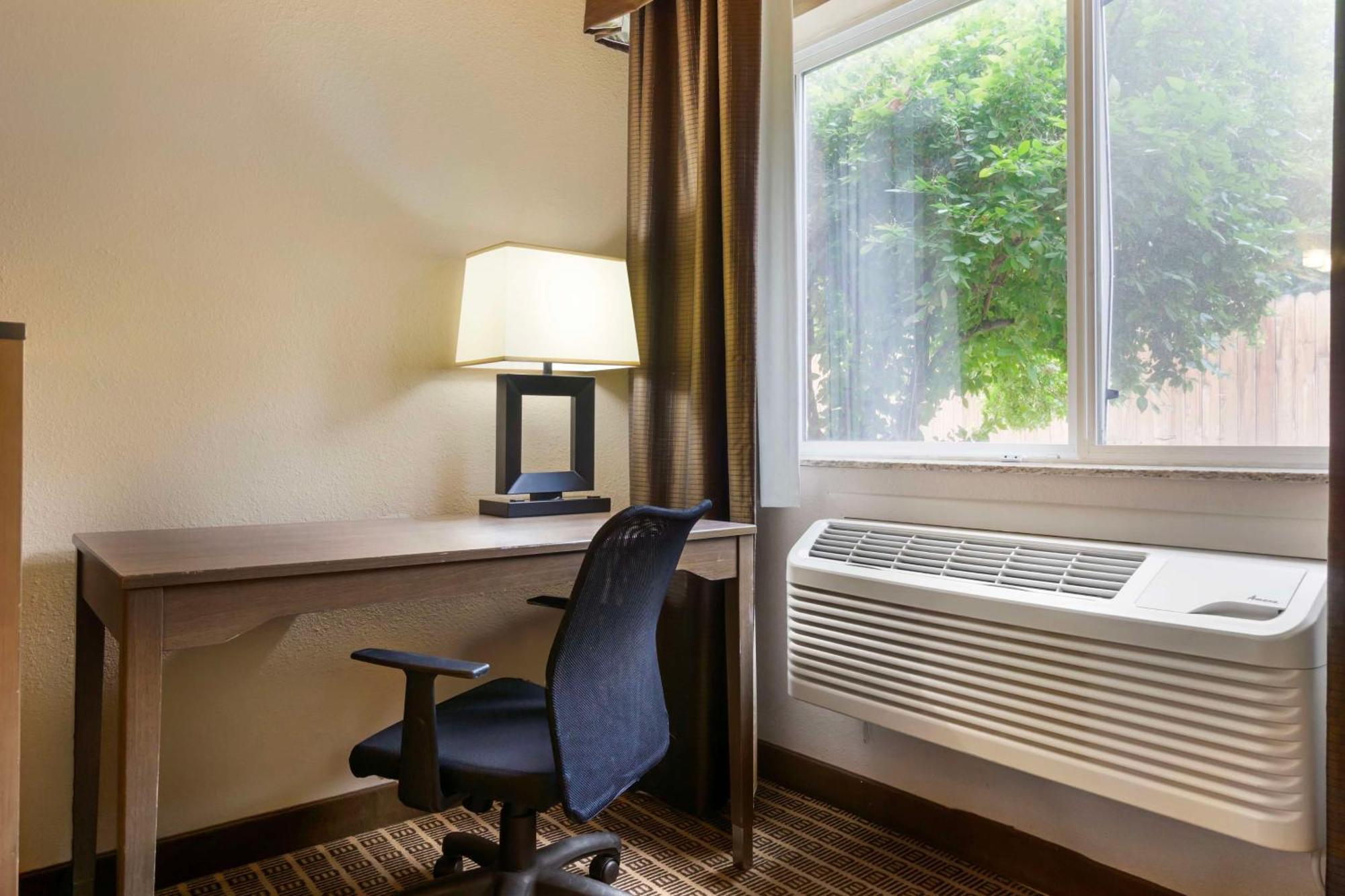 Best Western Plus Yakima Hotel Exterior photo