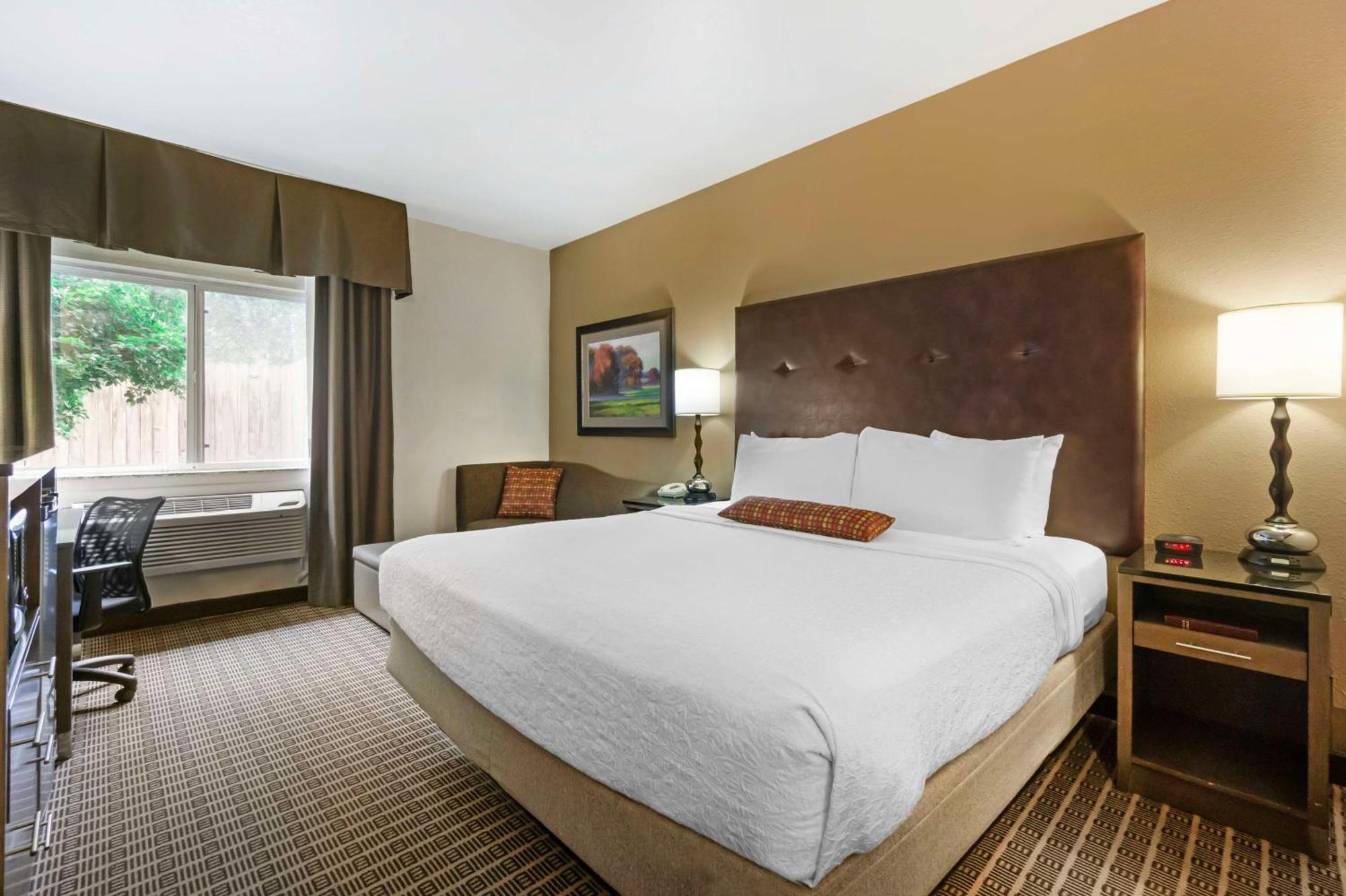 Best Western Plus Yakima Hotel Exterior photo