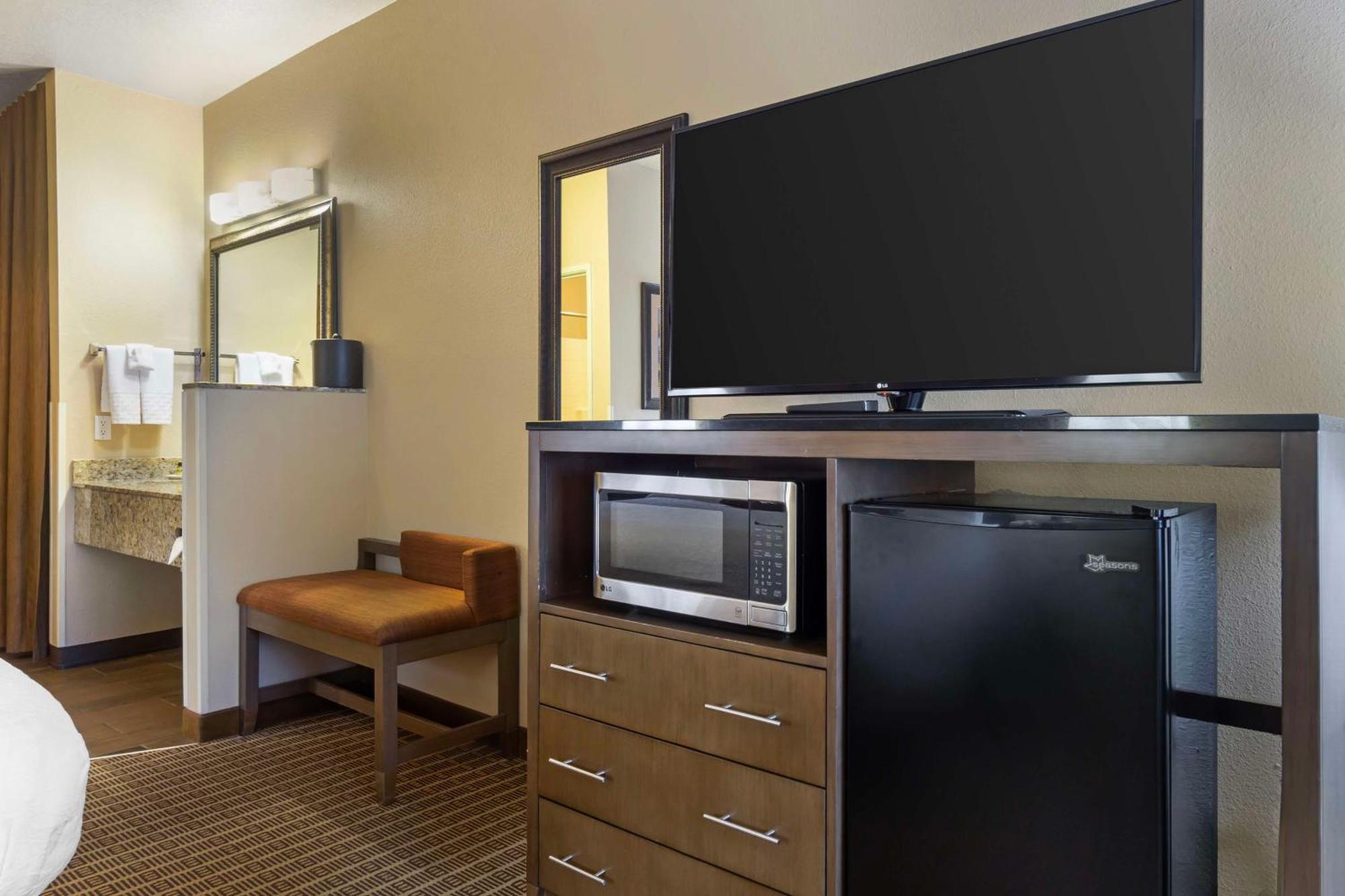 Best Western Plus Yakima Hotel Exterior photo