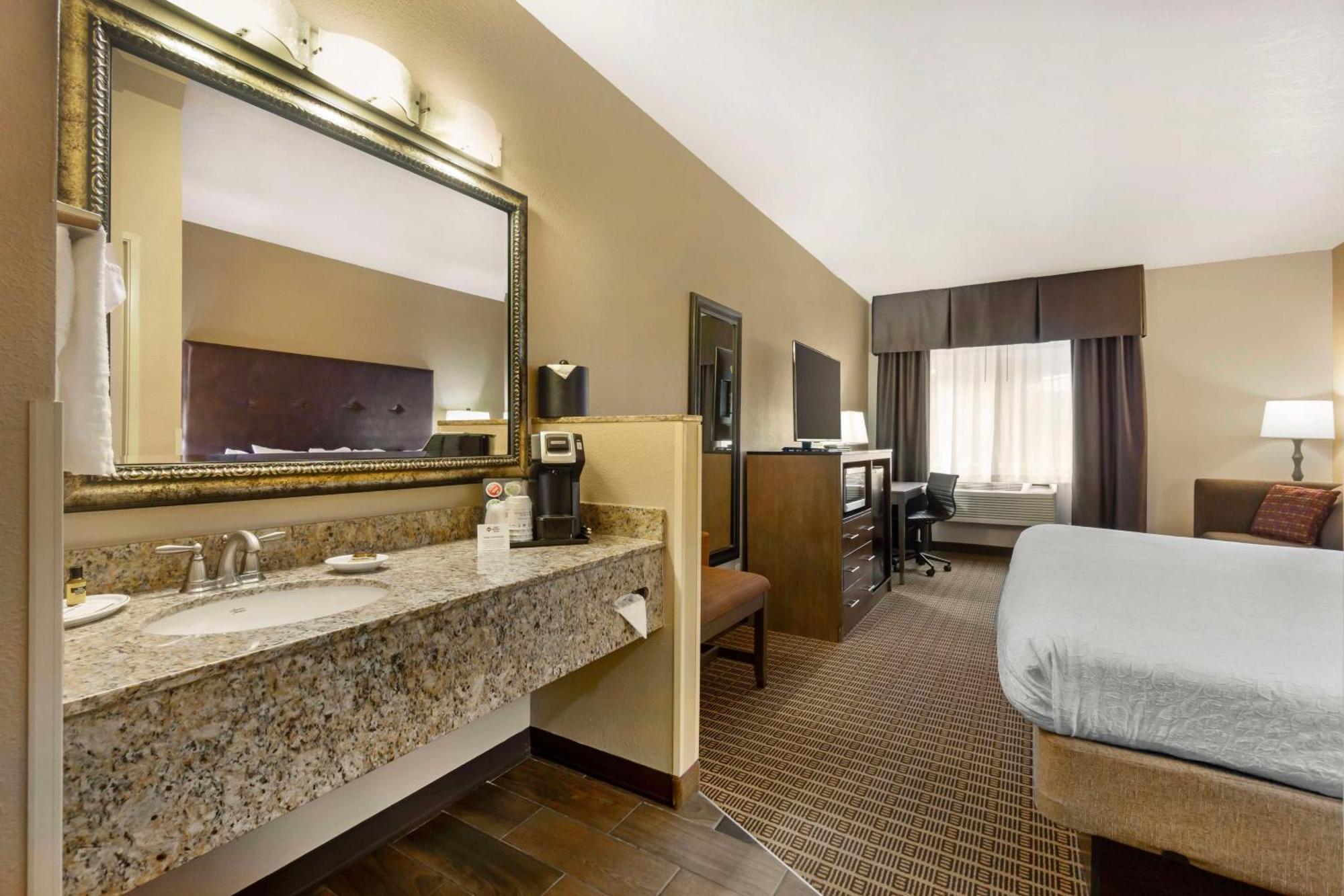 Best Western Plus Yakima Hotel Exterior photo