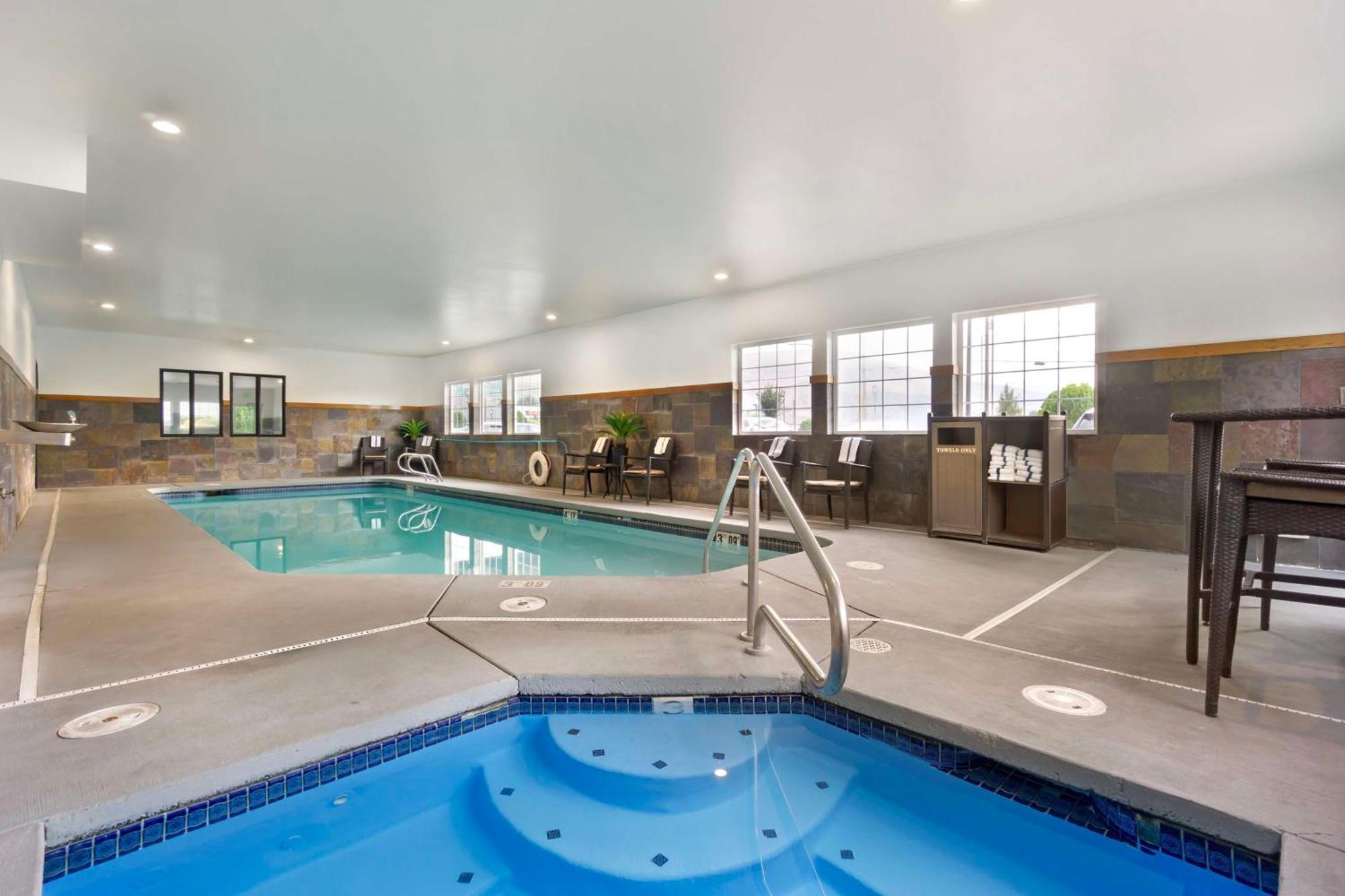 Best Western Plus Yakima Hotel Exterior photo