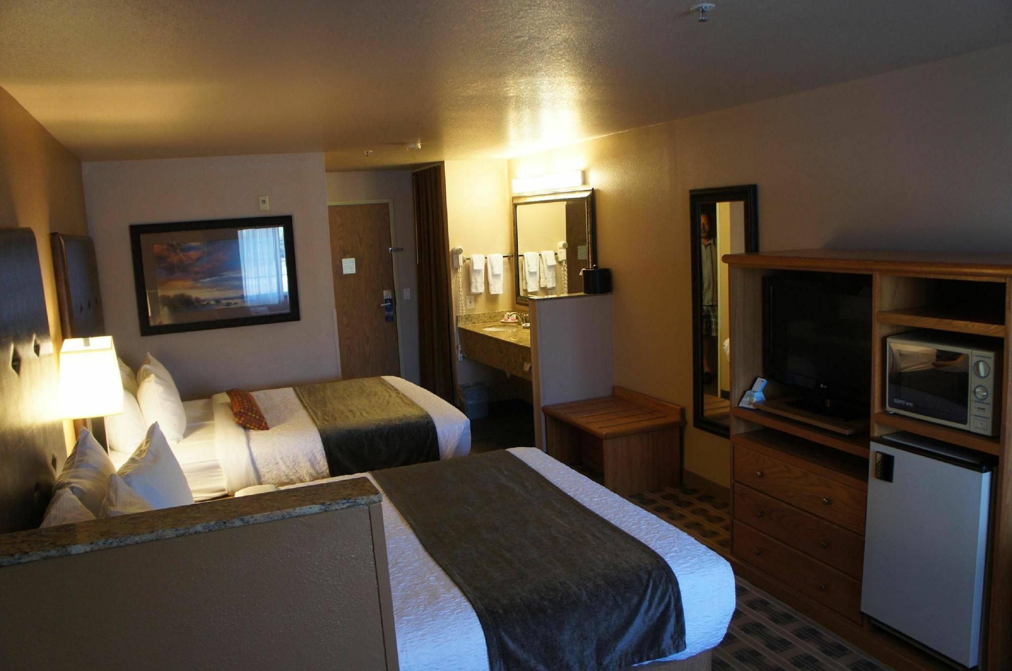 Best Western Plus Yakima Hotel Exterior photo